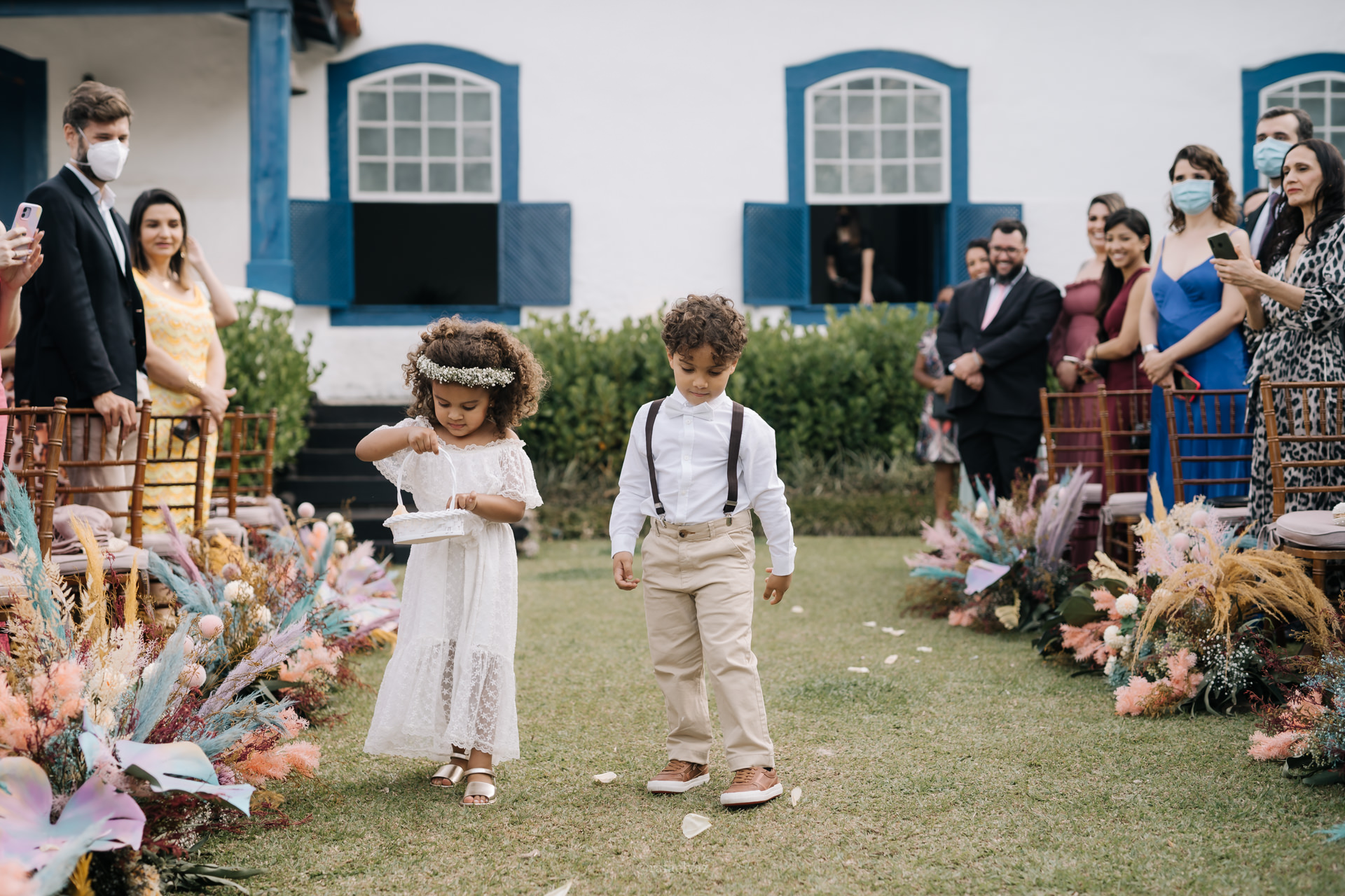 Adriana e Guilherme | Casamento com paleta candy color, por Natasha Bleier