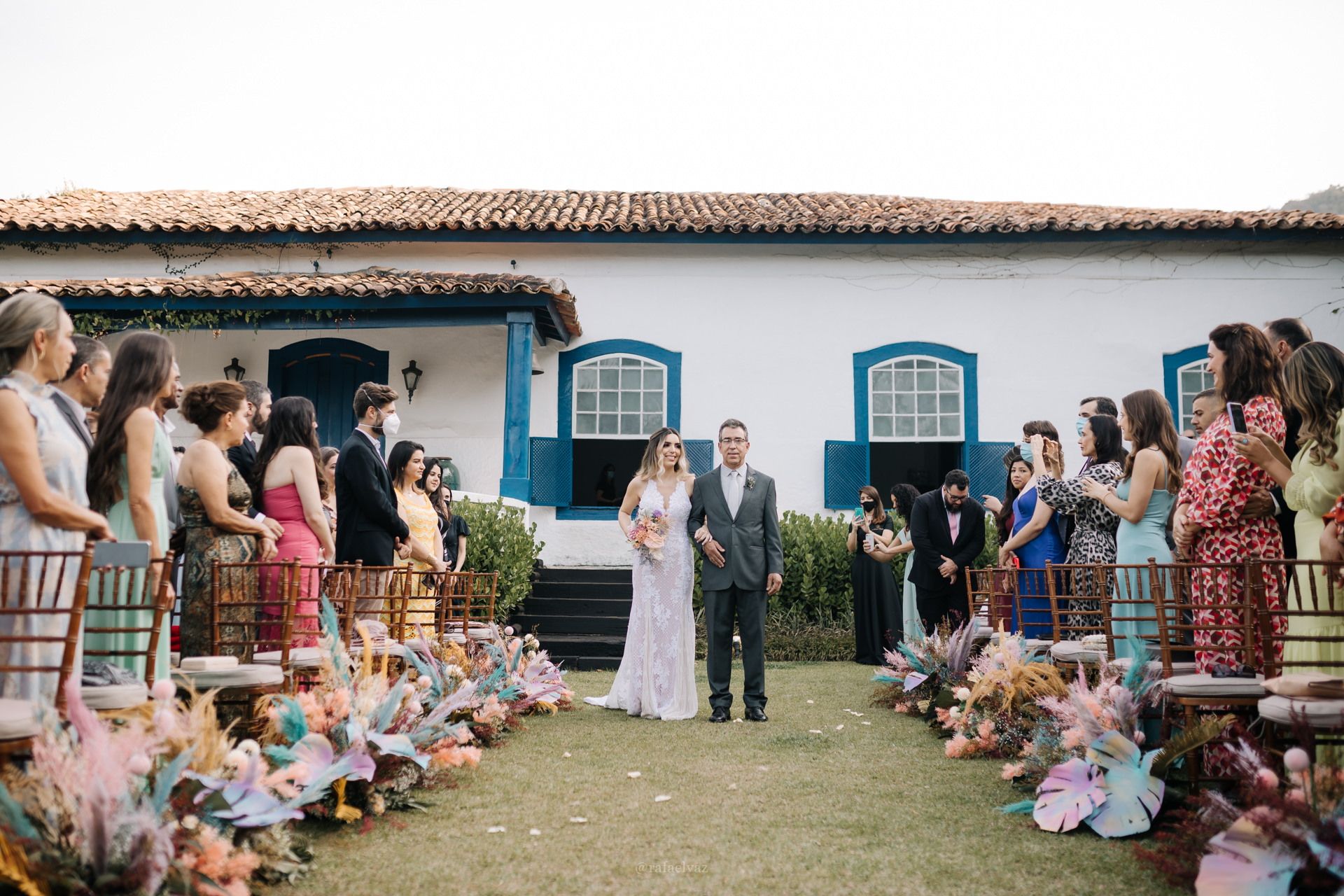 Adriana e Guilherme | Casamento com paleta candy color, por Natasha Bleier