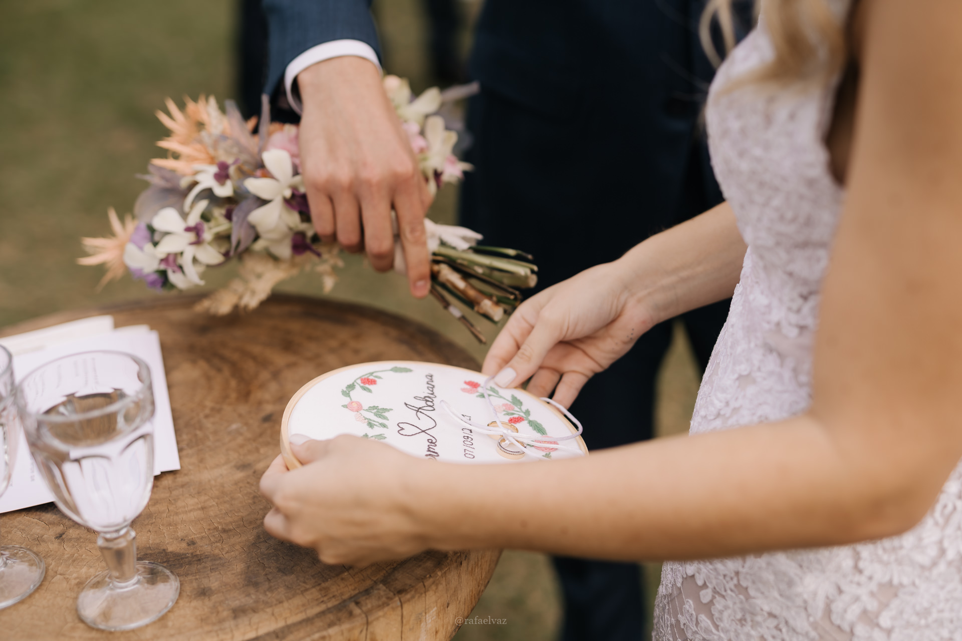 Adriana e Guilherme | Casamento com paleta candy color, por Natasha Bleier