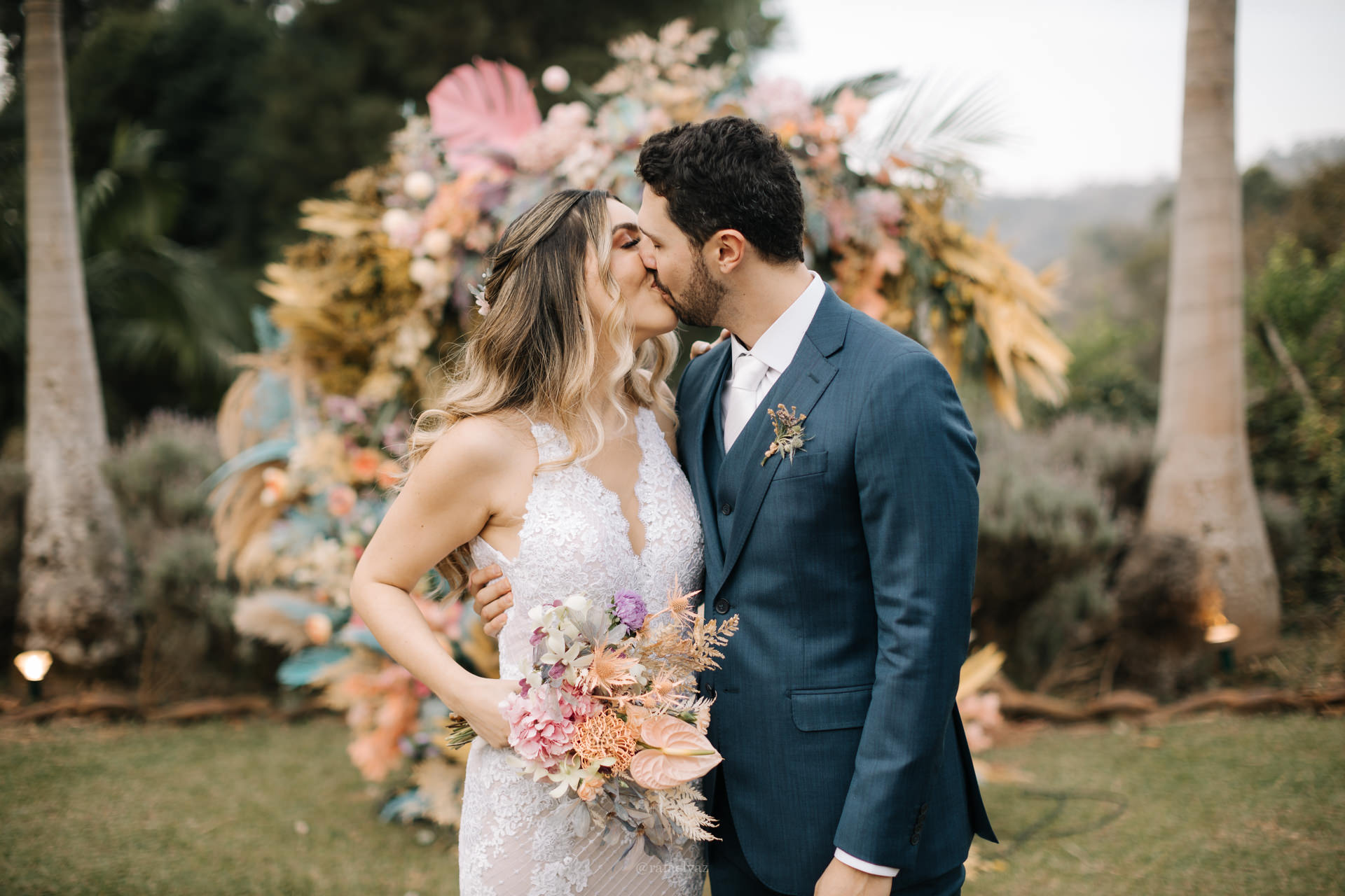 Adriana e Guilherme | Casamento com paleta candy color, por Natasha Bleier