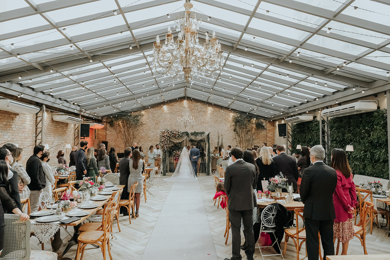 Karollyne e Vinicius | Casamento apaixonado na Casa Quintal, por Bruno Ferreira