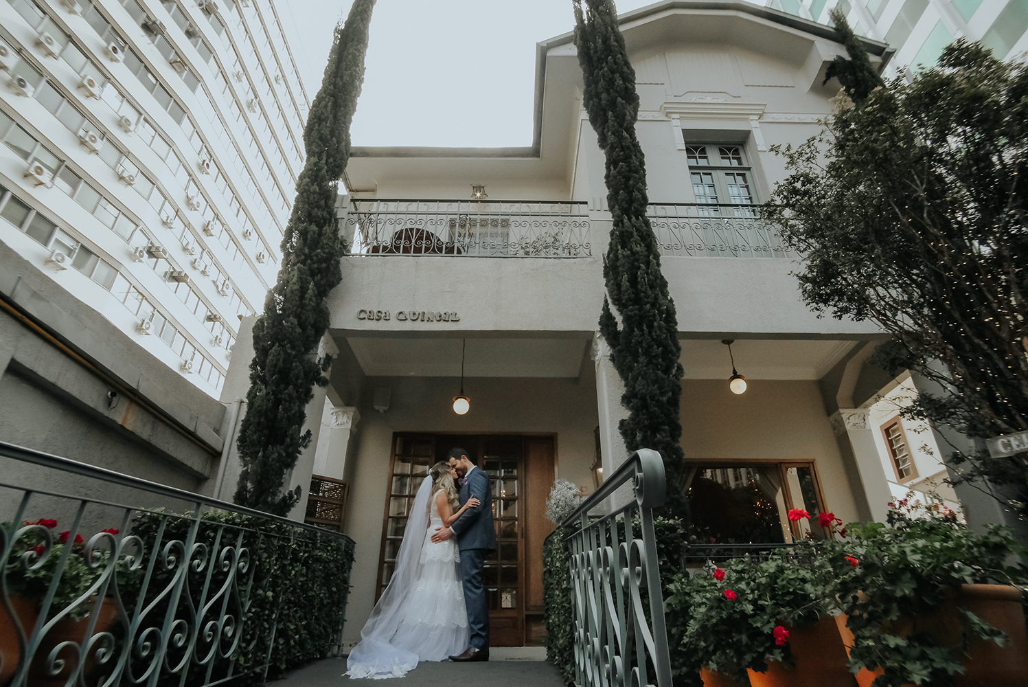 Karollyne e Vinicius | Casamento apaixonado na Casa Quintal, por Bruno Ferreira
