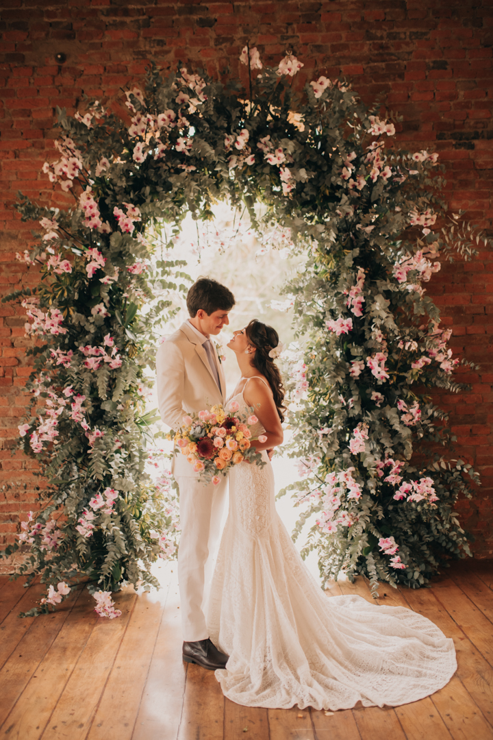 Gabriela e Patrick | Casamento florido na fazenda, por Flor Brasileira