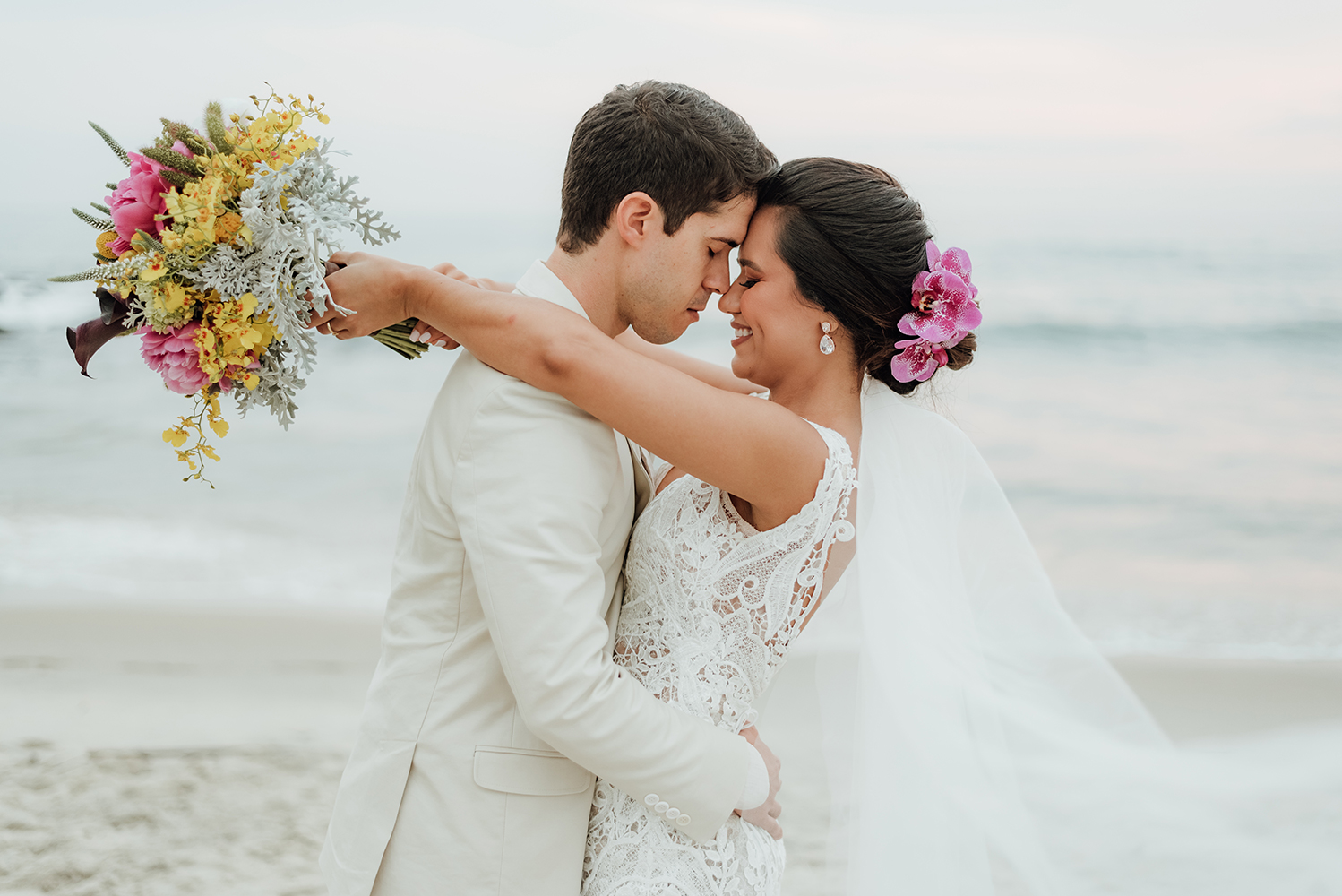 Letícia e Diego | Mini wedding em Maresias