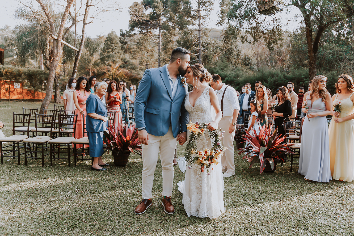 Flávia e Cauê | Mini wedding cercado de verde no Ravena Garden