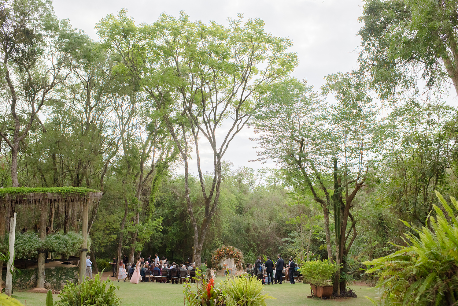 Letícia e Bruno | Casamento autêntico no campo, por Marina Maeda