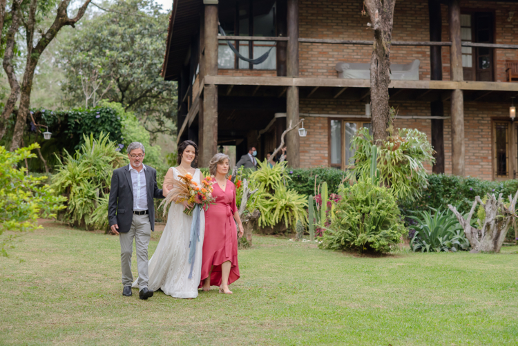 Letícia e Bruno | Casamento autêntico no campo, por Marina Maeda
