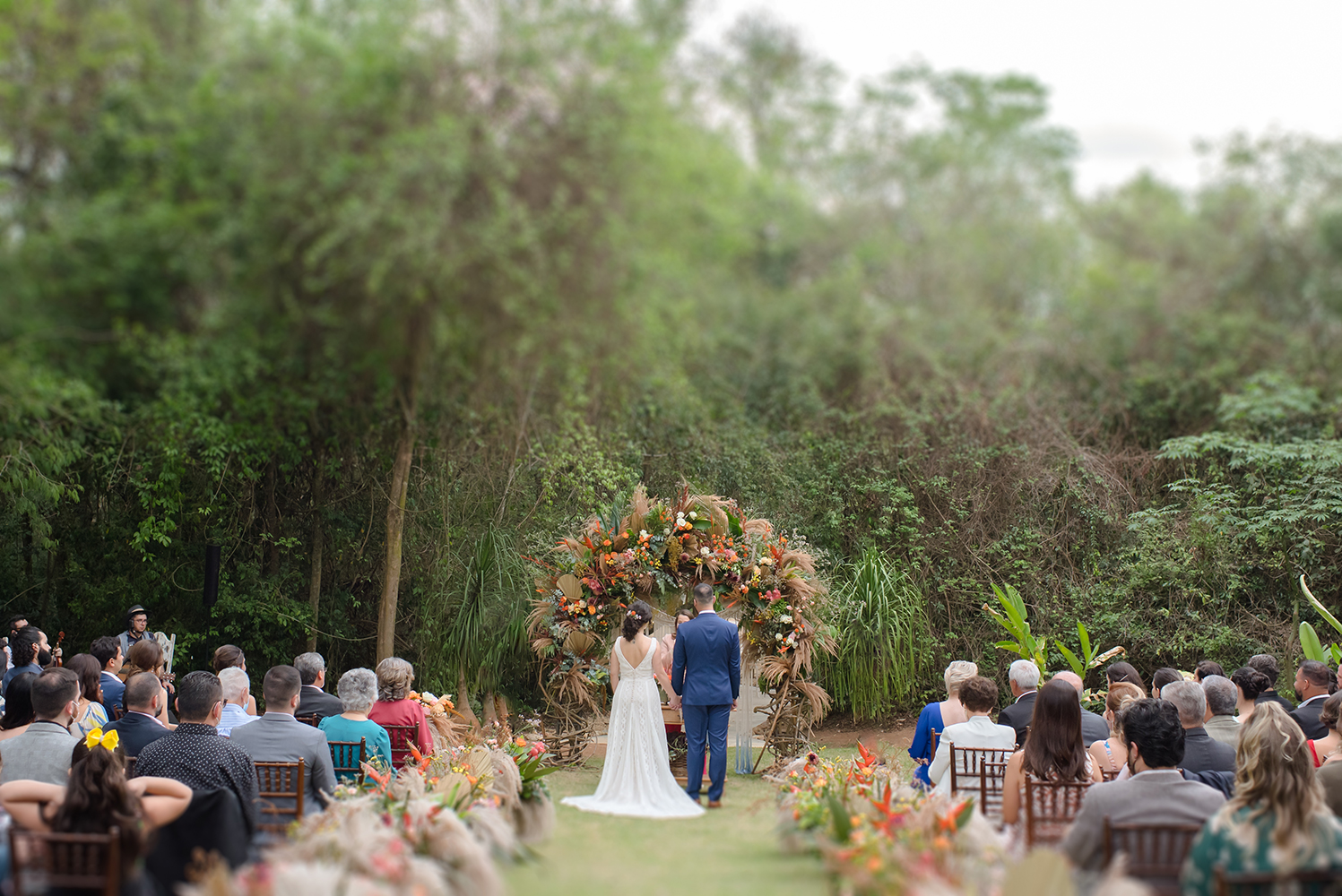 Letícia e Bruno | Casamento autêntico no campo, por Marina Maeda