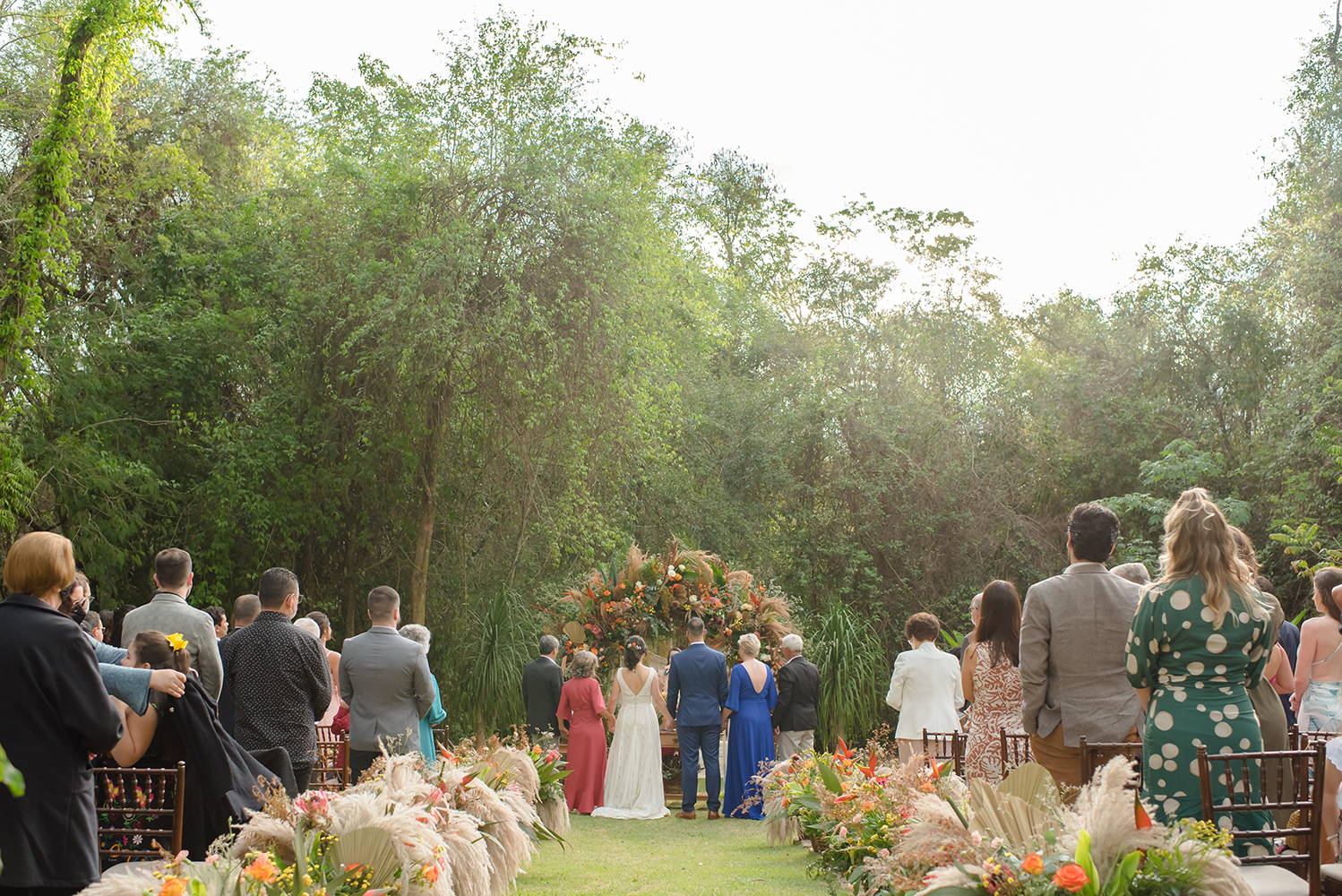 Letícia e Bruno | Casamento autêntico no campo, por Marina Maeda