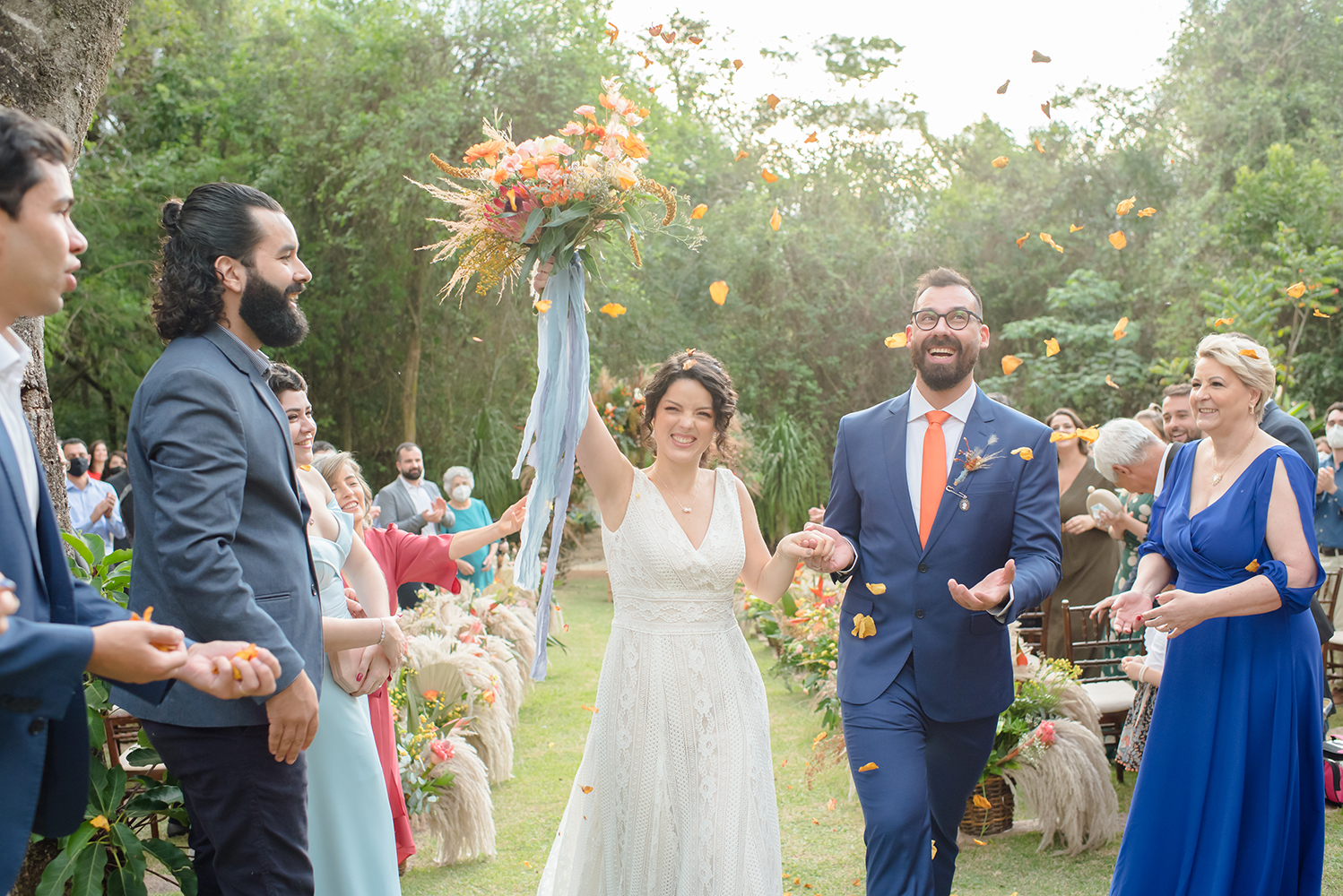 Letícia e Bruno | Casamento autêntico no campo, por Marina Maeda