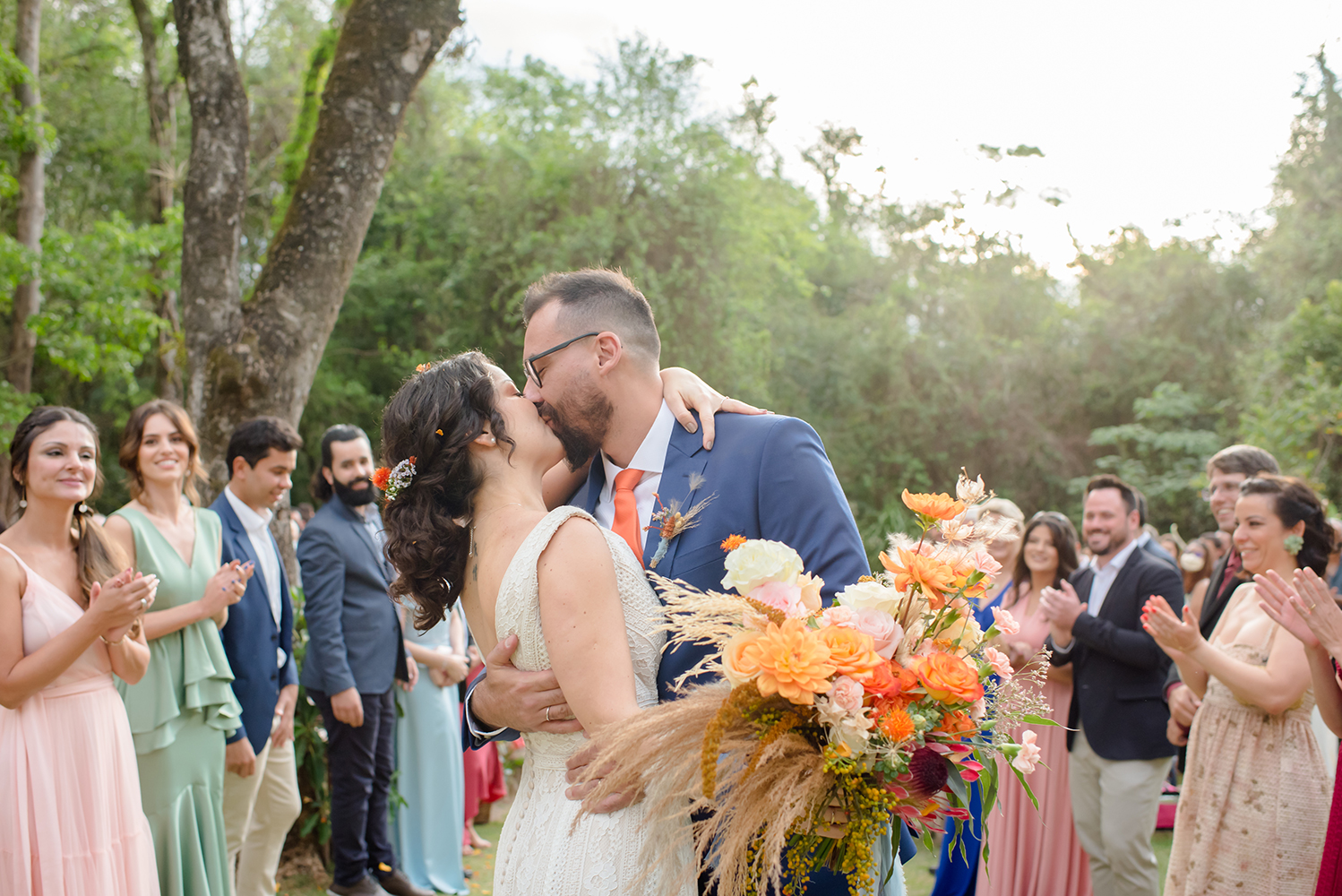 Letícia e Bruno | Casamento autêntico no campo, por Marina Maeda