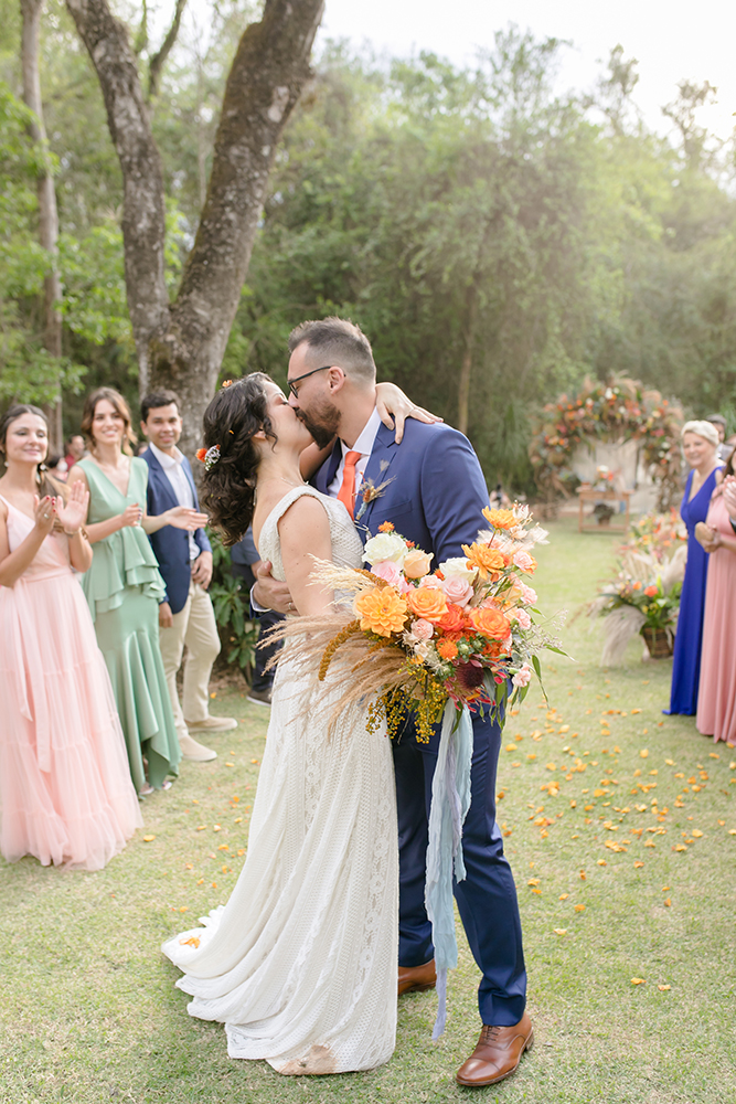 Letícia e Bruno | Casamento autêntico no campo, por Marina Maeda