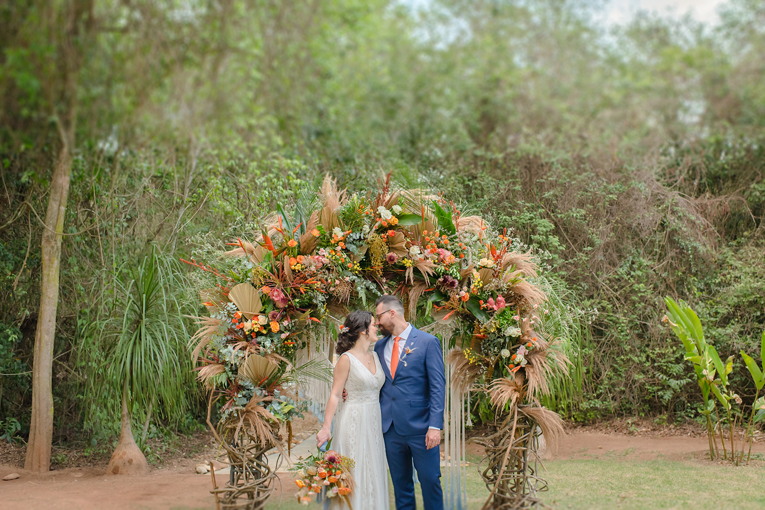 Letícia e Bruno | Casamento autêntico no campo, por Marina Maeda