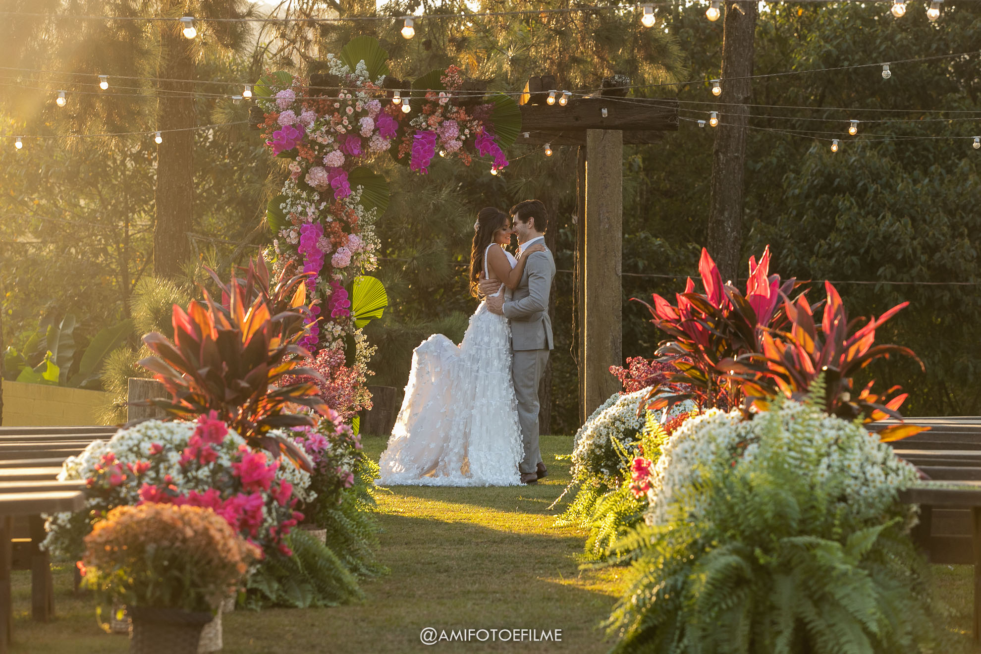 Editorial: Casamento Romântico na Chácara do Sino