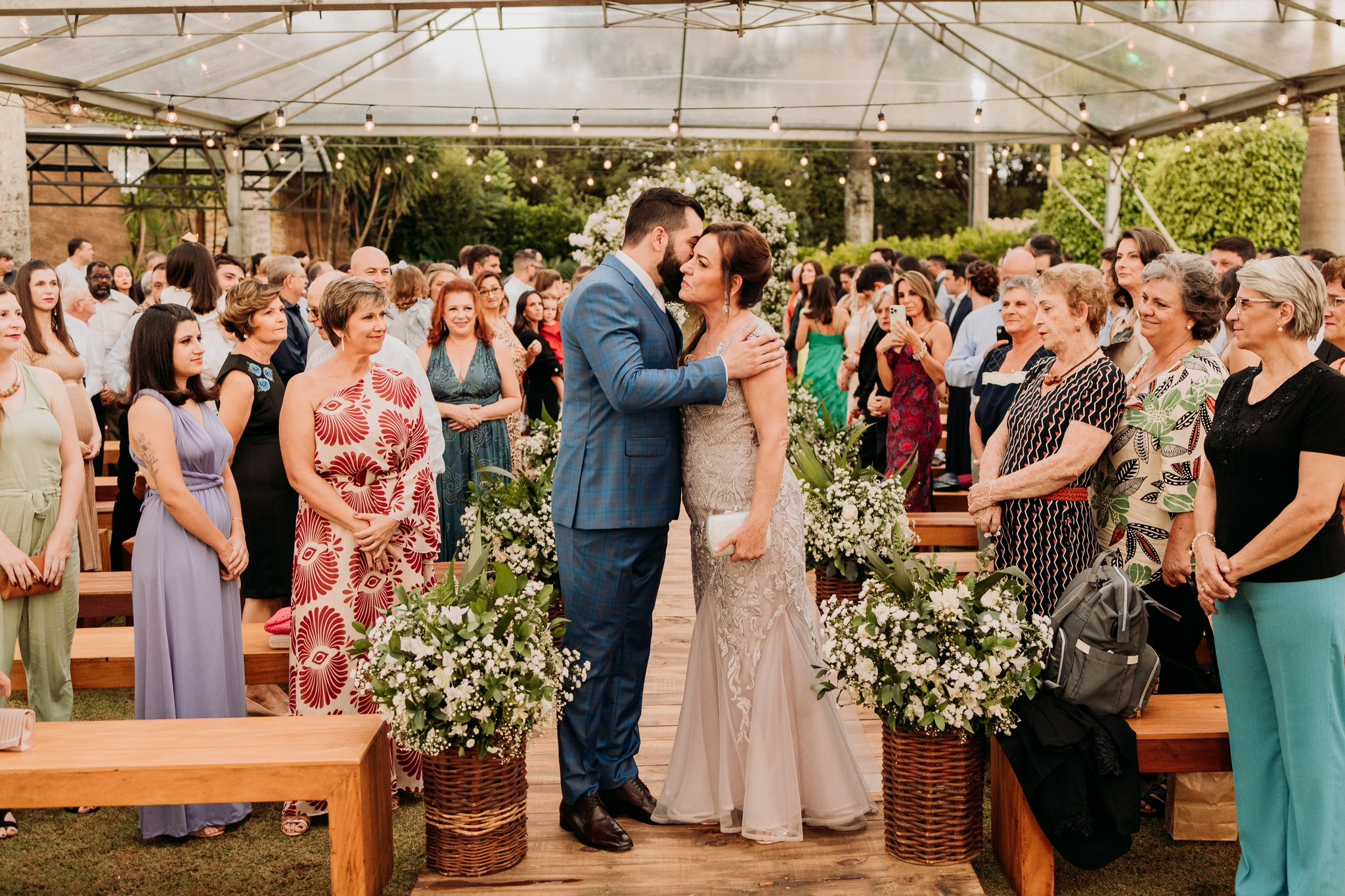 Camila e Yuri | Casamento alegre por Flor Brasileira