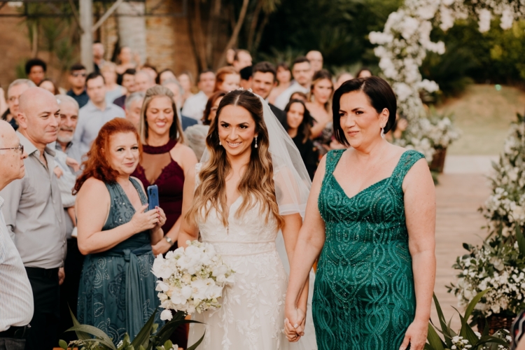 Camila e Yuri | Casamento alegre por Flor Brasileira