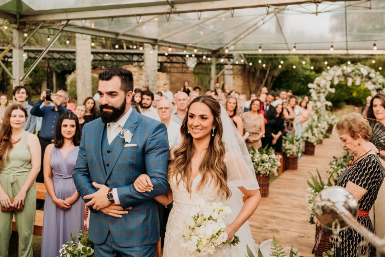 Camila e Yuri | Casamento alegre por Flor Brasileira