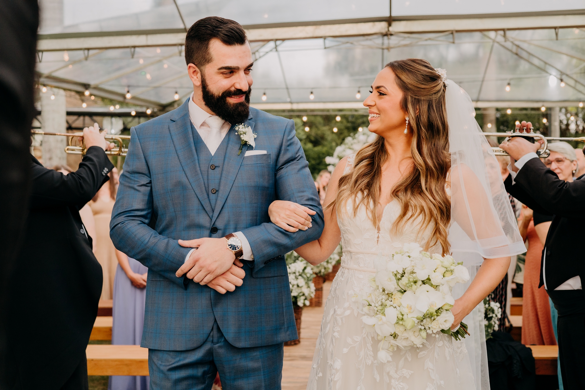 Camila e Yuri | Casamento alegre por Flor Brasileira