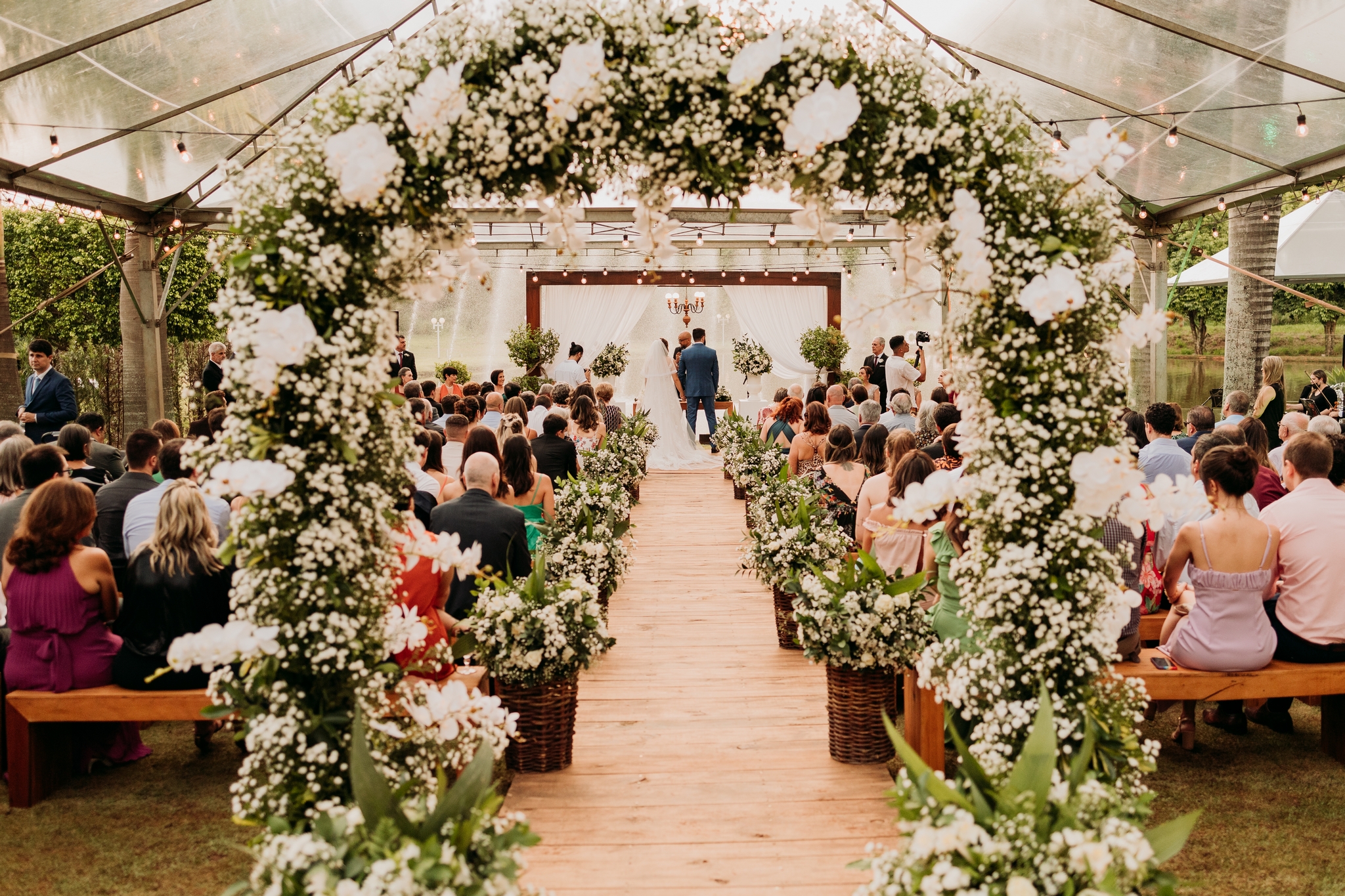 Camila e Yuri | Casamento alegre por Flor Brasileira