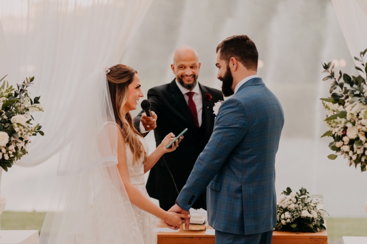 Camila e Yuri | Casamento alegre por Flor Brasileira