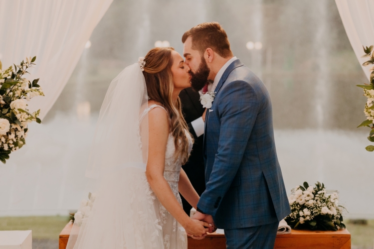 Camila e Yuri | Casamento alegre por Flor Brasileira