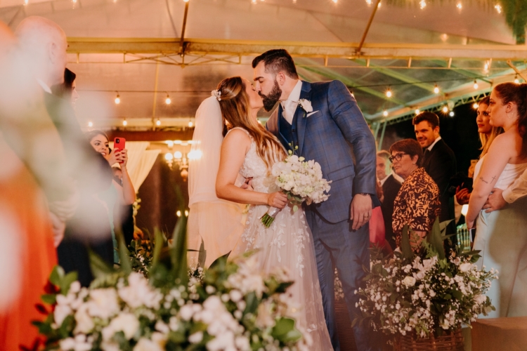 Camila e Yuri | Casamento alegre por Flor Brasileira