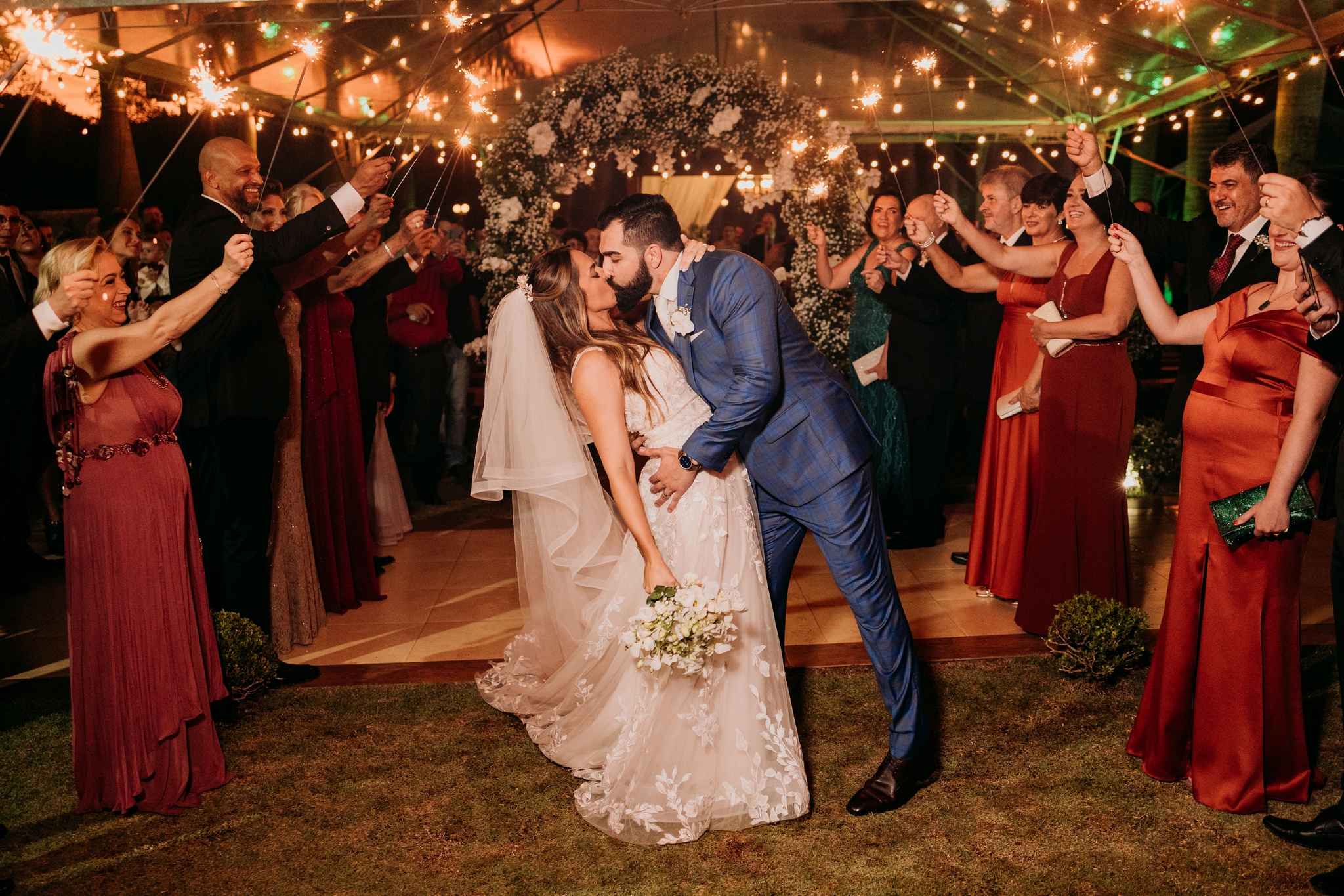 Camila e Yuri | Casamento alegre por Flor Brasileira