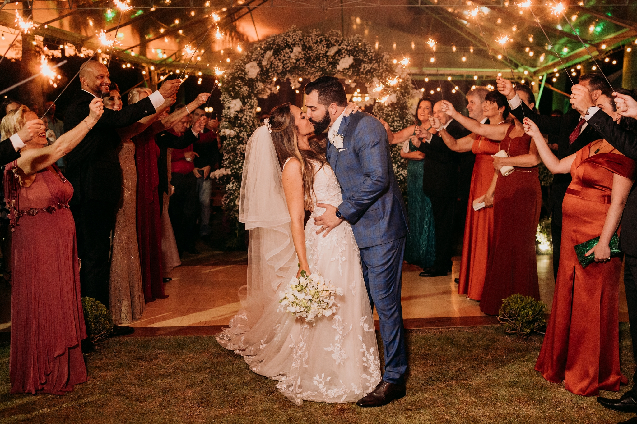 Camila e Yuri | Casamento alegre por Flor Brasileira