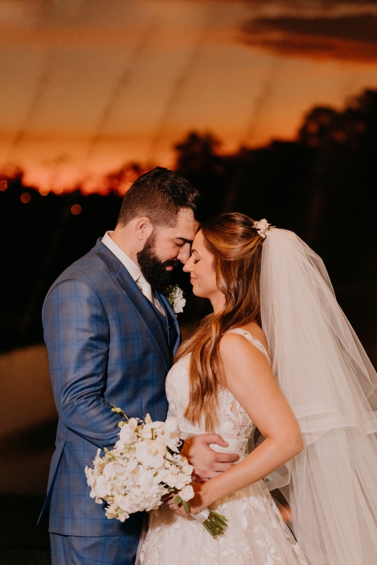 Camila e Yuri | Casamento alegre por Flor Brasileira