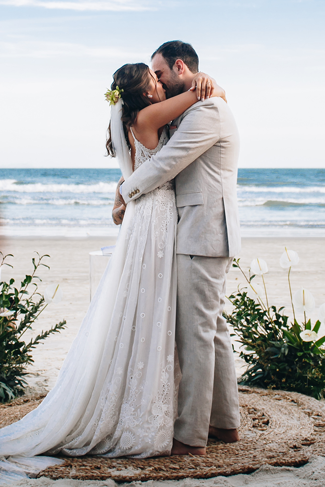 Sa e Affonso | Casamento descontraído na praia, por Sereiamor