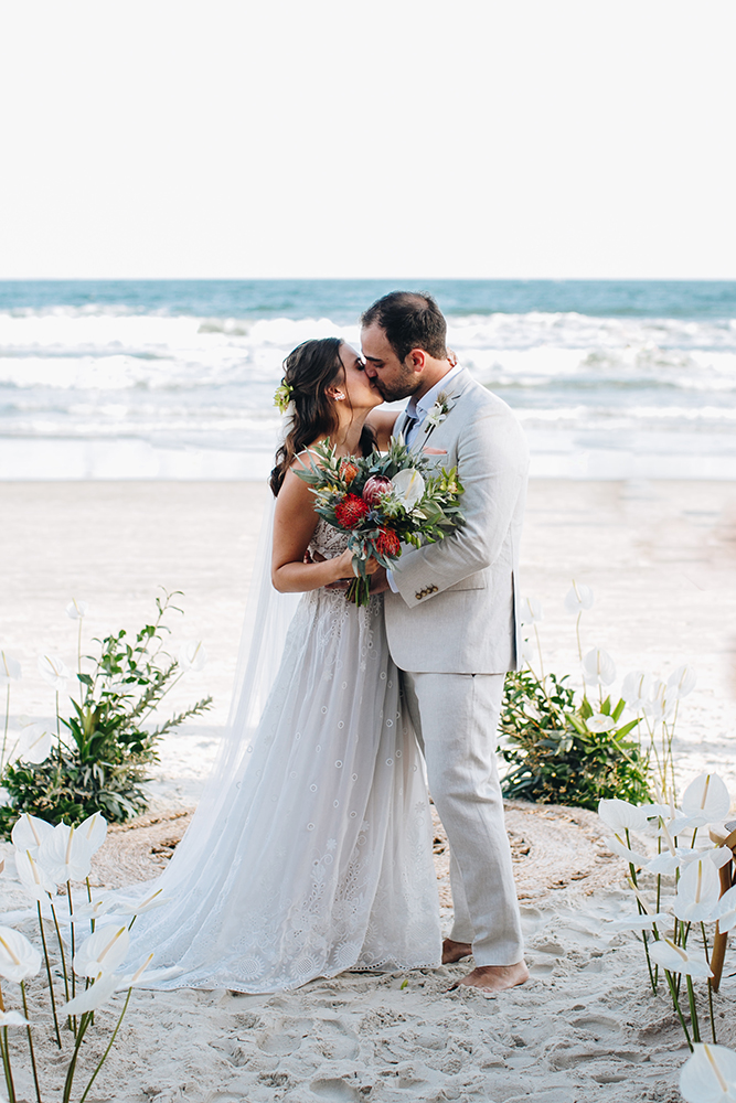 Sa e Affonso | Casamento descontraído na praia, por Sereiamor