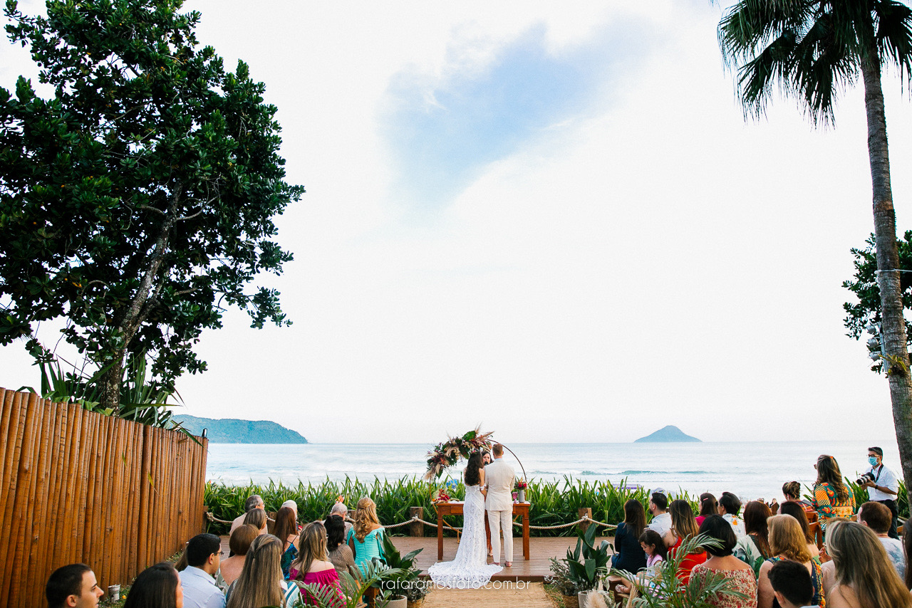 Ju e Luke | Casamento pé na areia por Rafa Ramos