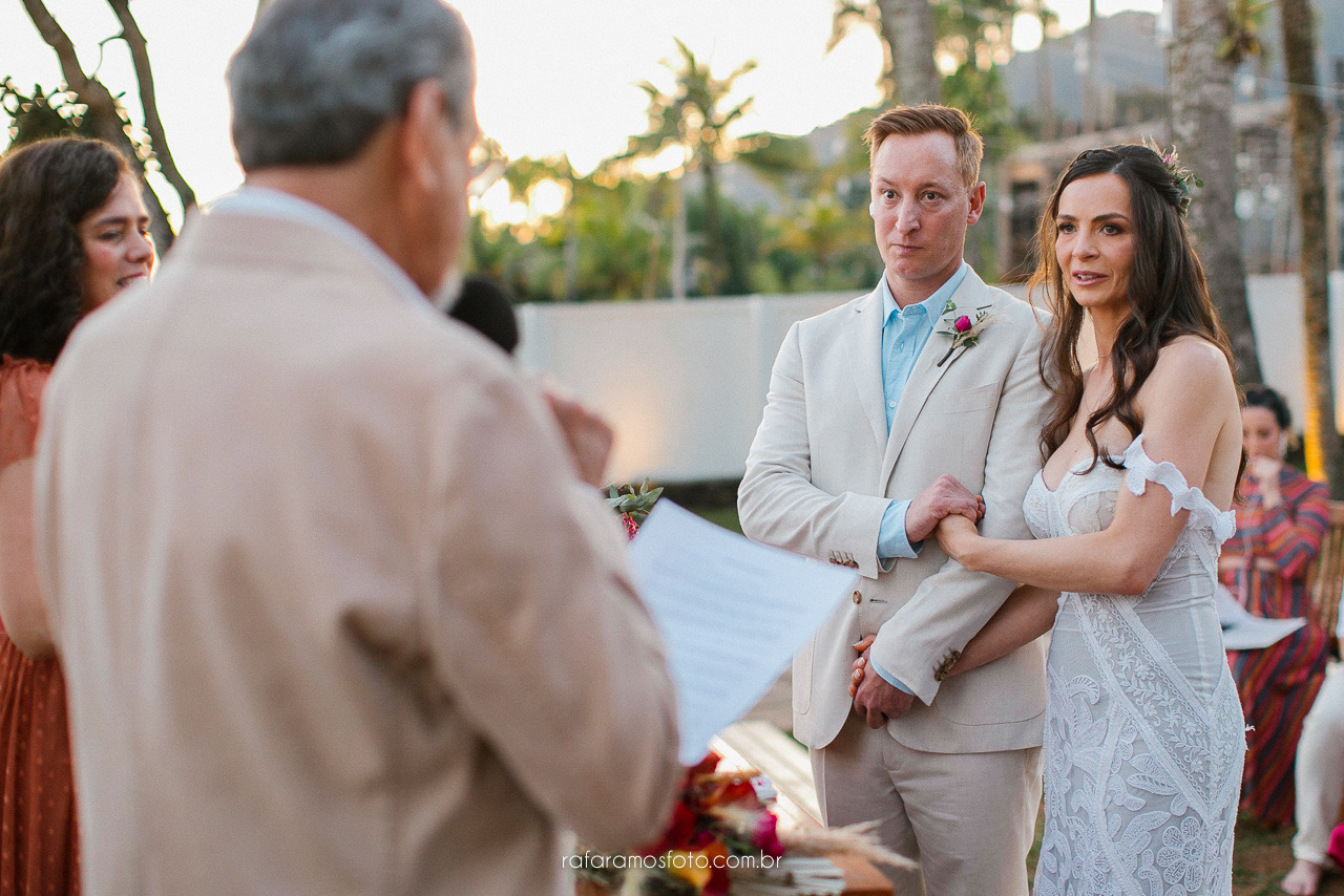 Ju e Luke | Casamento pé na areia por Rafa Ramos