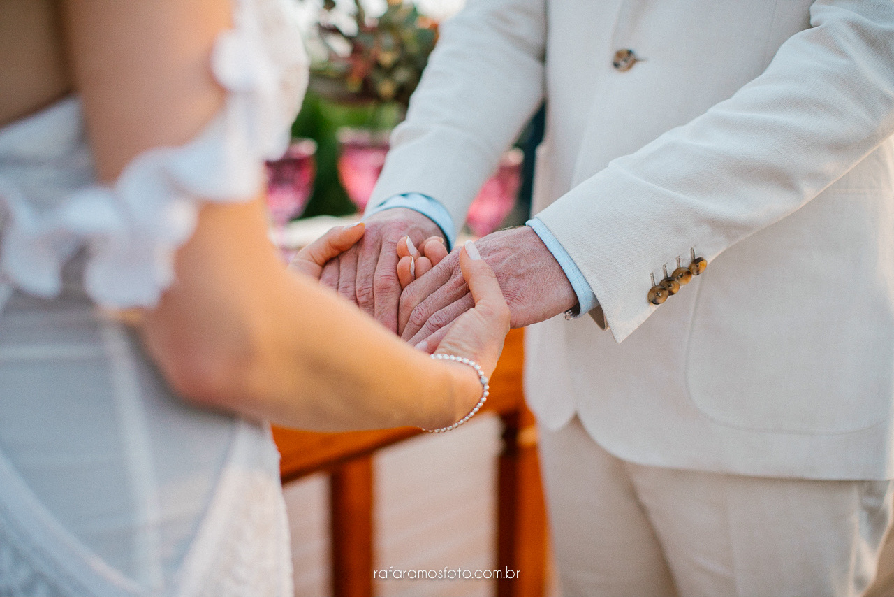 Ju e Luke | Casamento pé na areia por Rafa Ramos