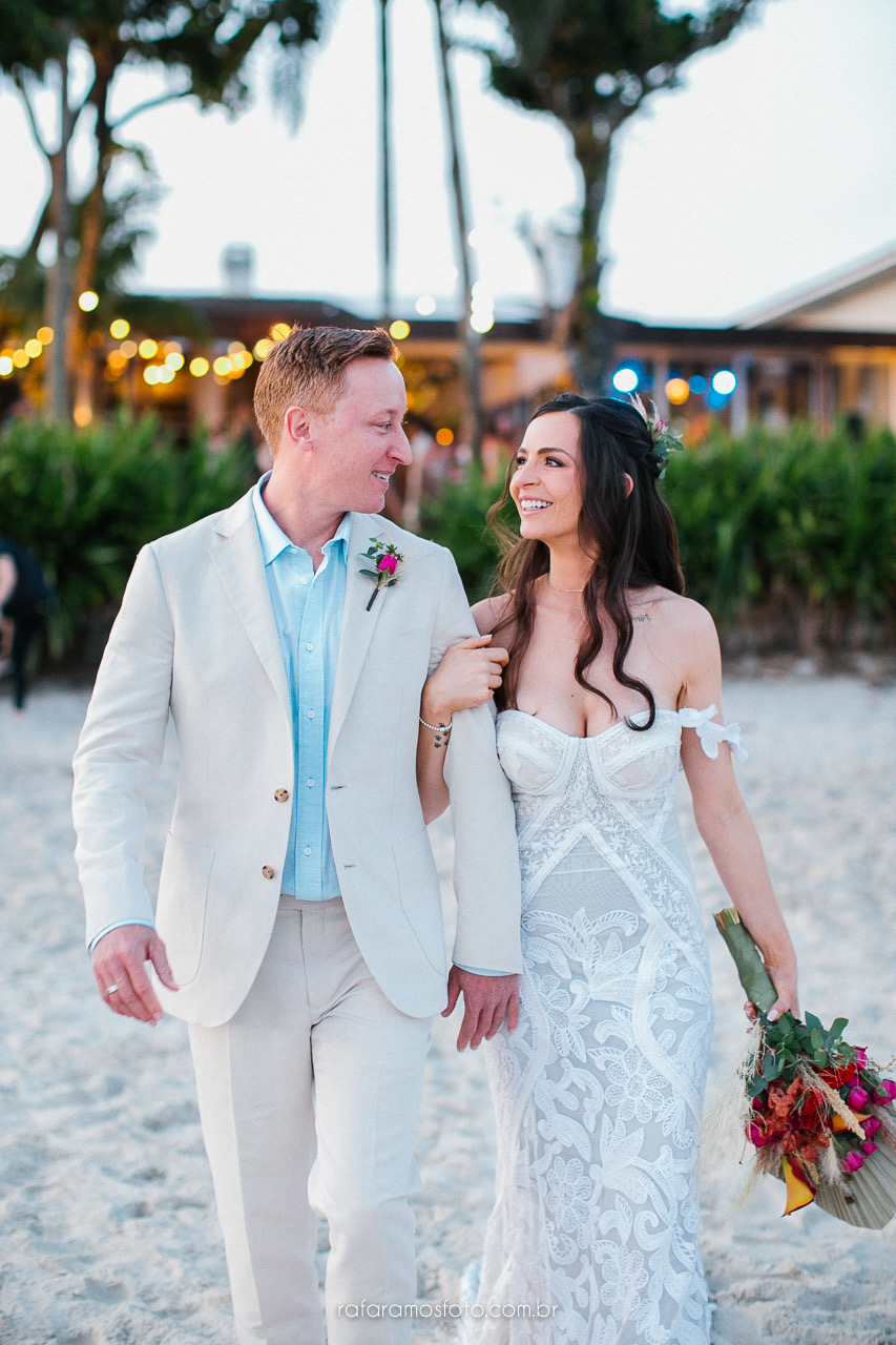 Ju e Luke | Casamento pé na areia por Rafa Ramos