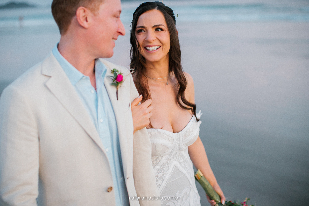 Ju e Luke | Casamento pé na areia por Rafa Ramos