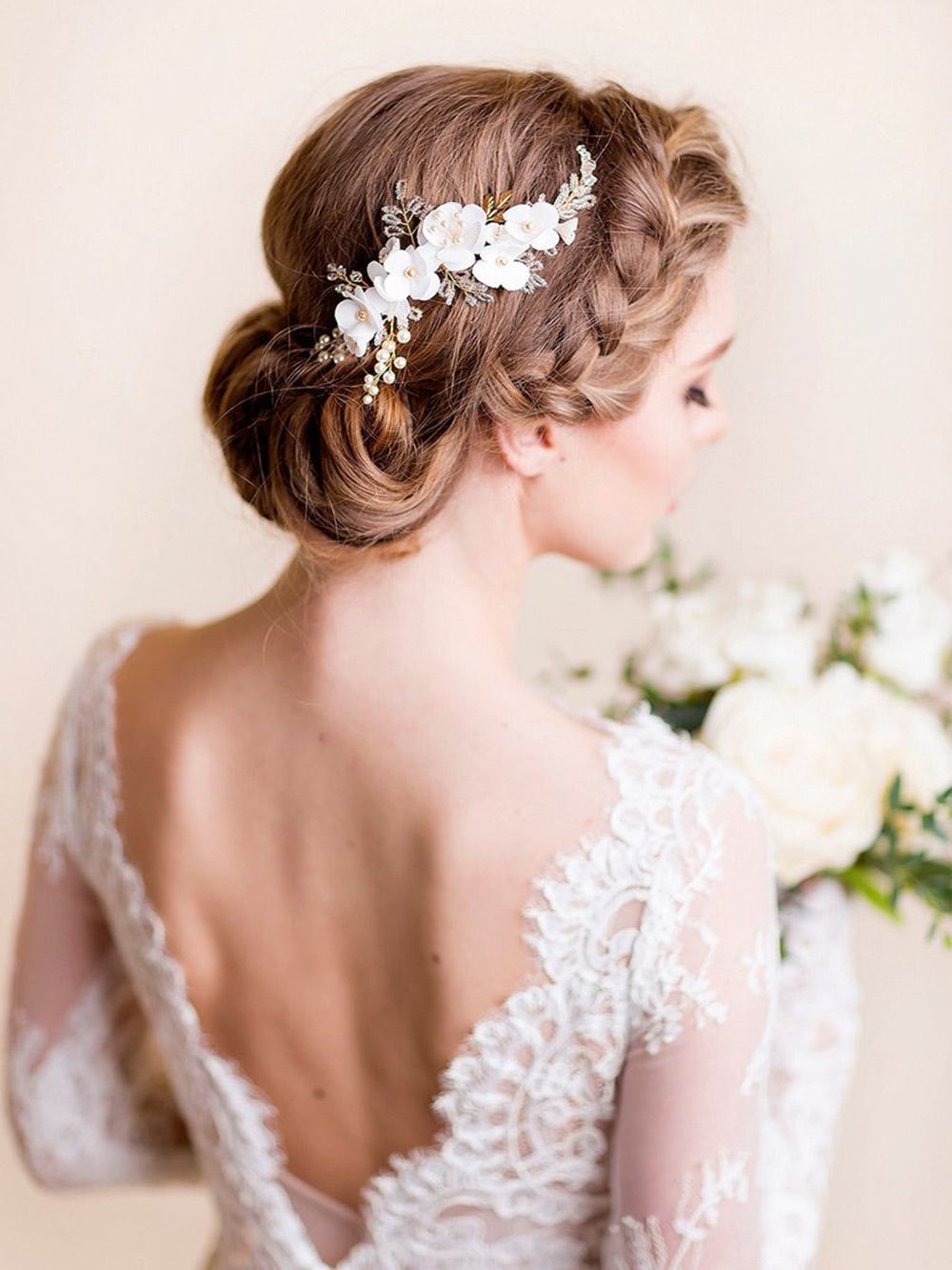 Beleza da Noiva - Penteados com Flor no Cabelo - Noiva Ansiosa - Blog de  casamento para noivas, noivos e profissionais