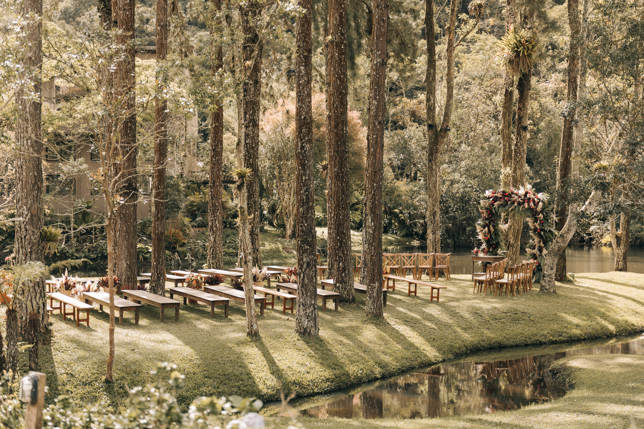 Bruno e Leonardo | Love Wins: casamento ao ar livre, por Lampião Fotografia