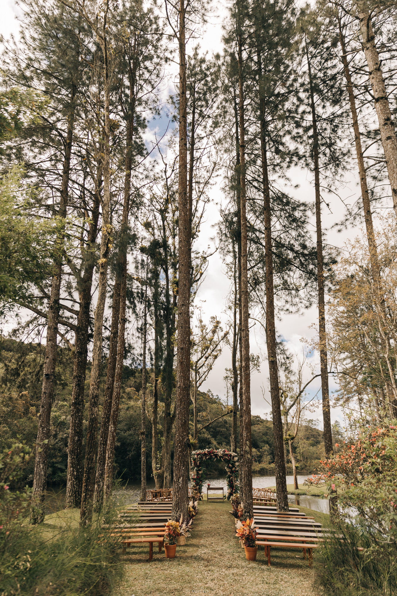 Bruno e Leonardo | Love Wins: casamento ao ar livre, por Lampião Fotografia