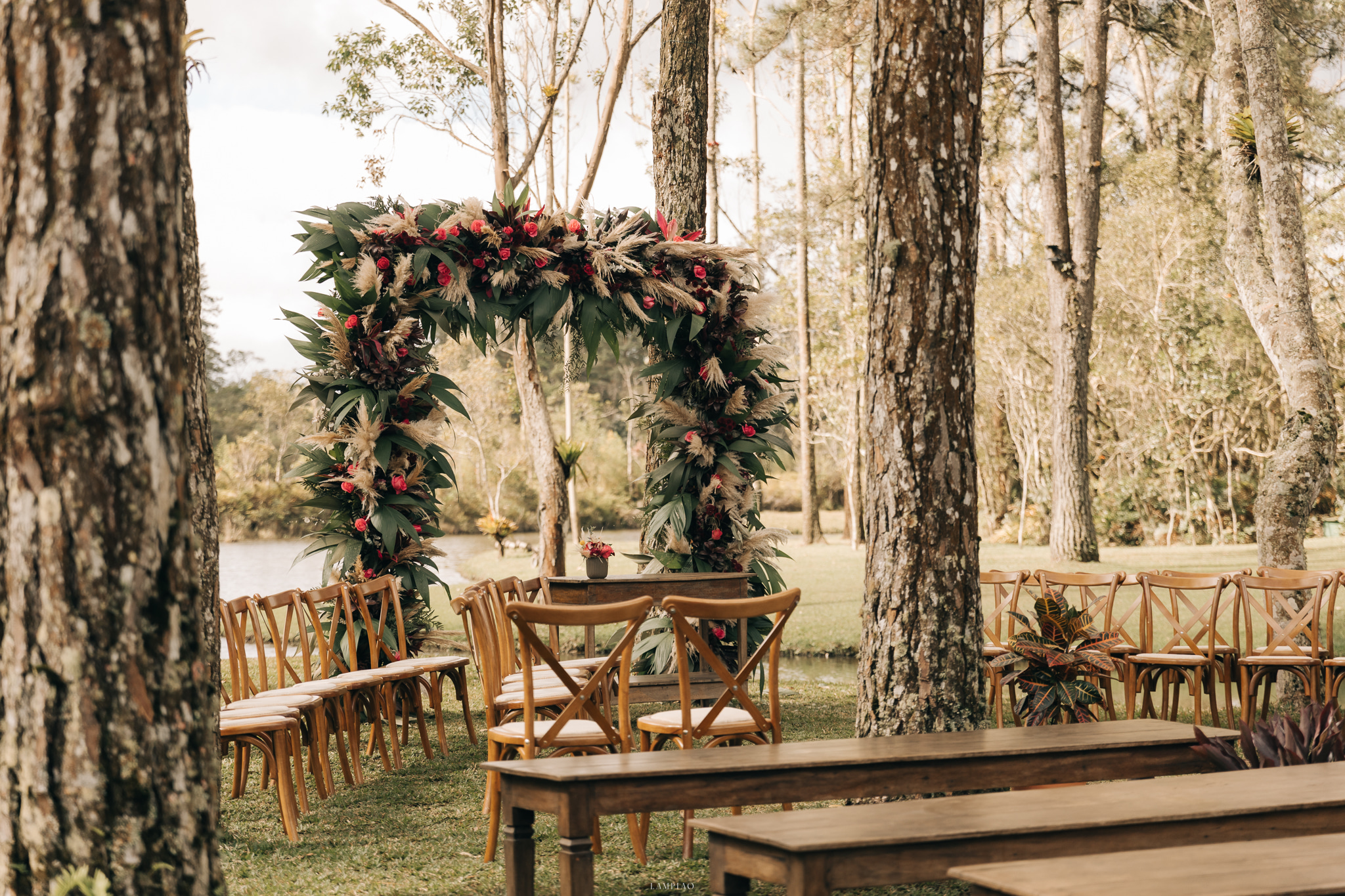 Bruno e Leonardo | Love Wins: casamento ao ar livre, por Lampião Fotografia