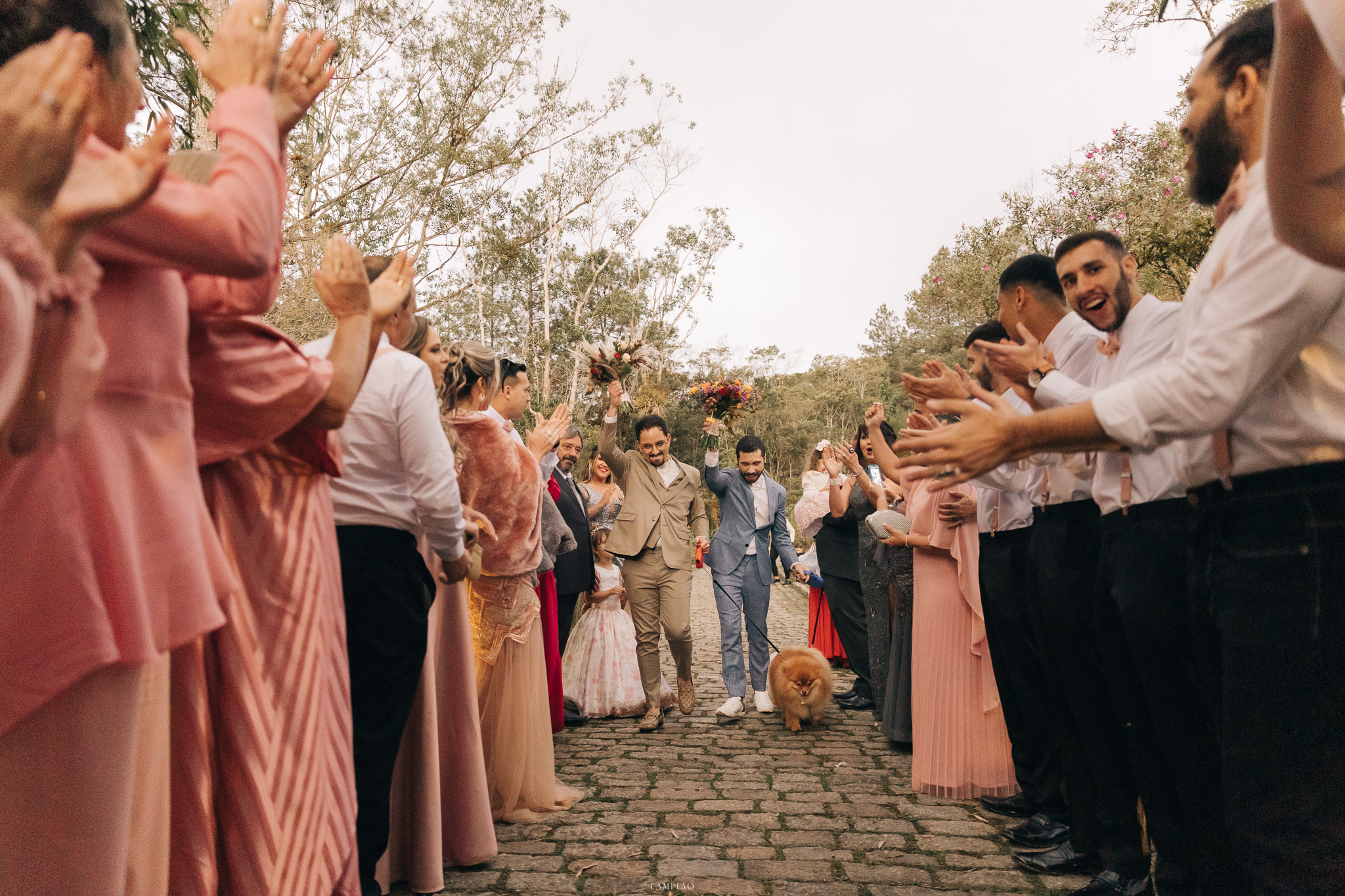 Bruno e Leonardo | Love Wins: casamento ao ar livre, por Lampião Fotografia