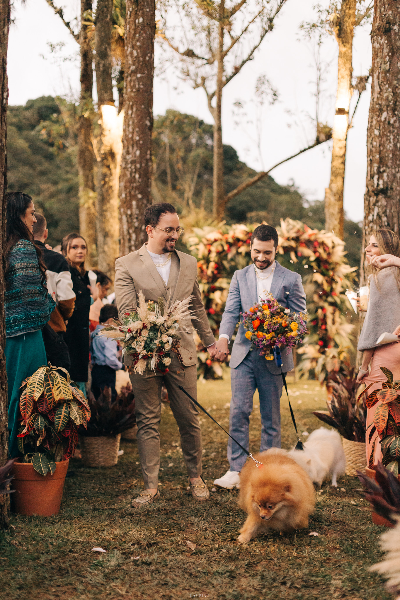 Bruno e Leonardo | Love Wins: casamento ao ar livre, por Lampião Fotografia