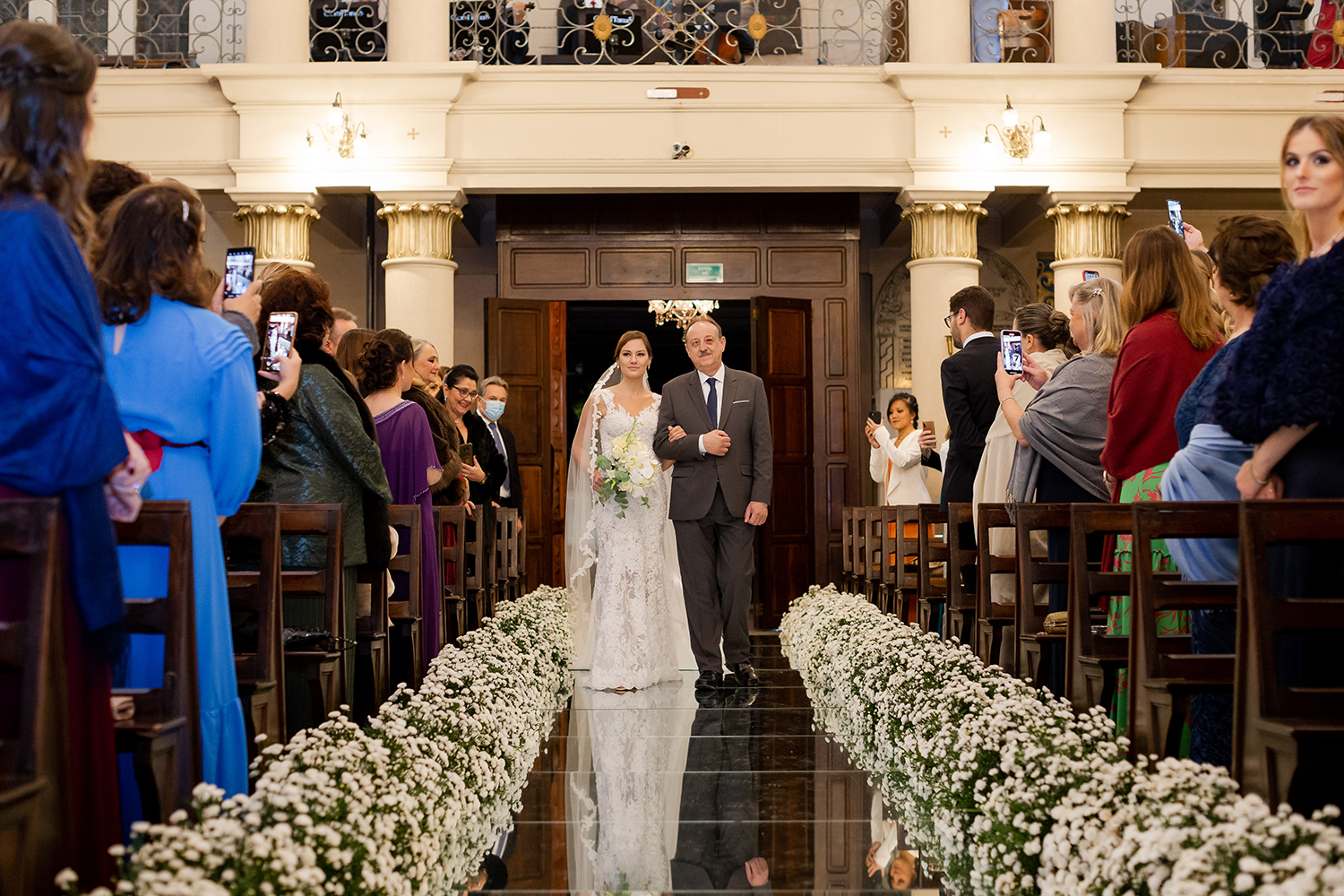 Gabriela e Felipe | Enlace clássico com detalhes afetivos