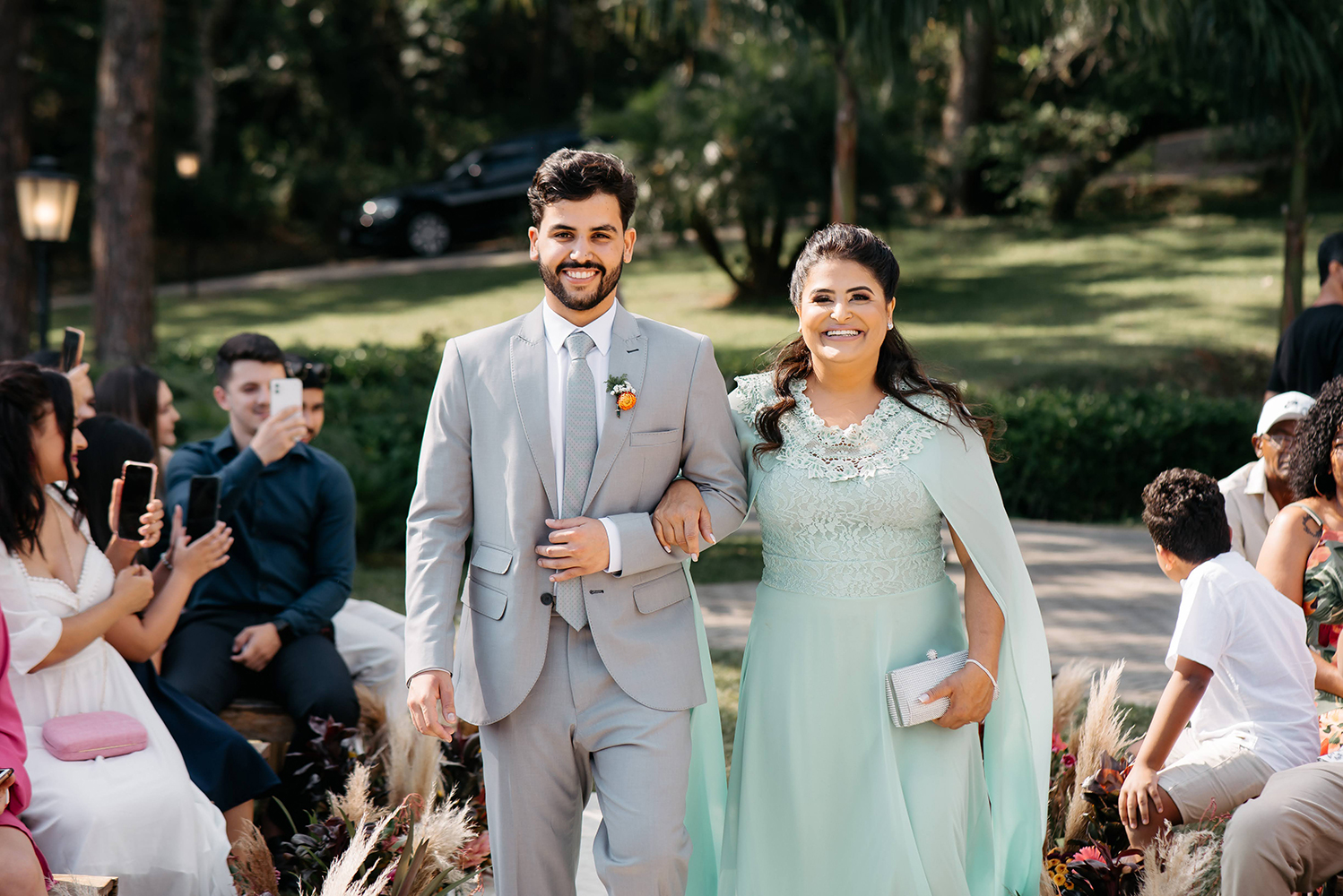 Ariane e Thiago | Casamento abençoado com decoração dos sonhos