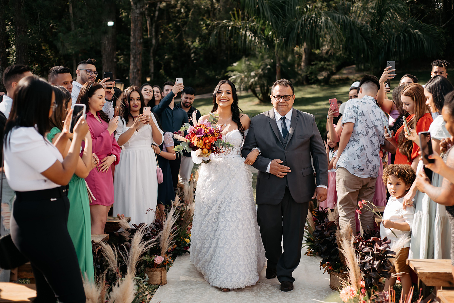 Ariane e Thiago | Casamento abençoado com decoração dos sonhos