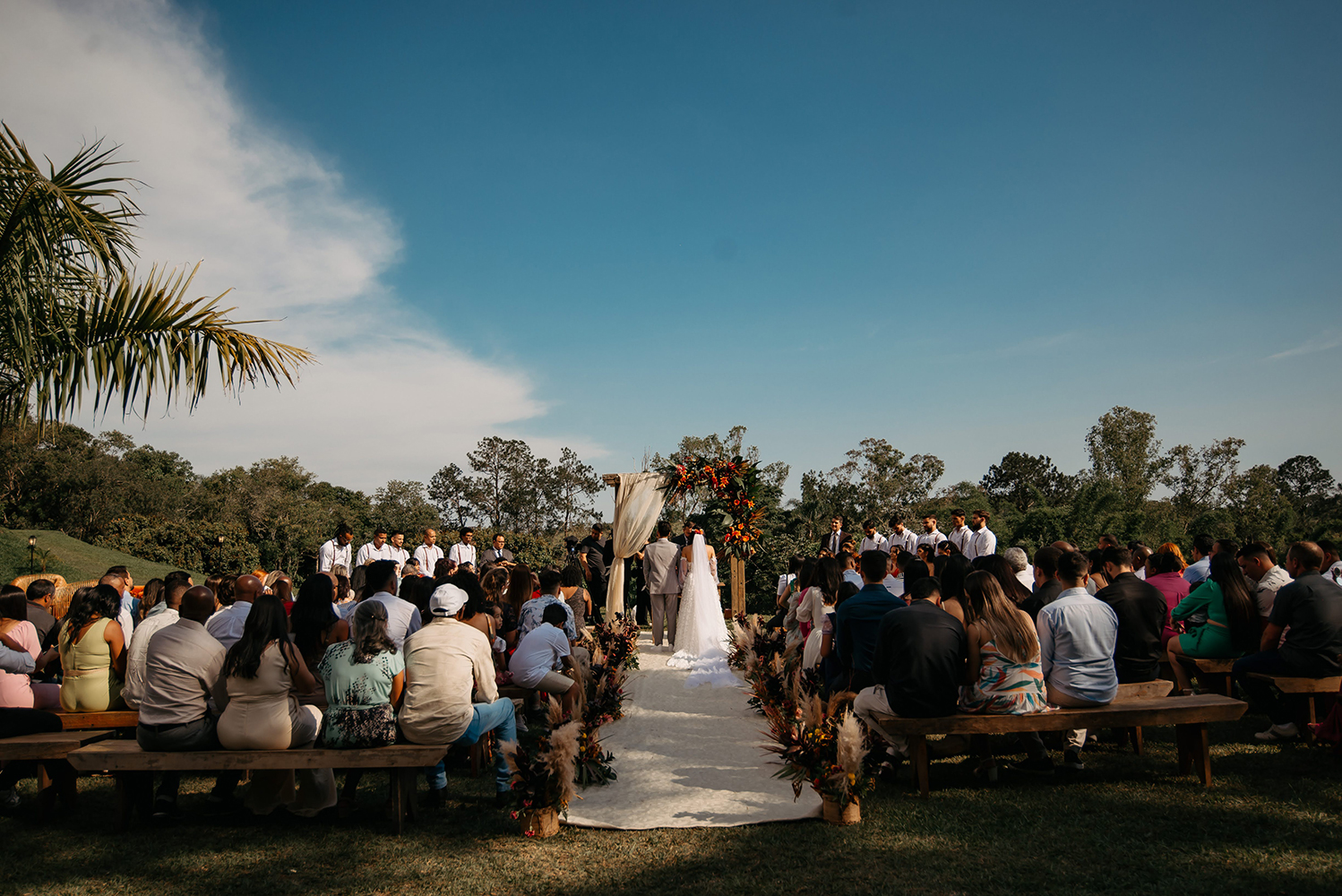 Ariane e Thiago | Casamento abençoado com decoração dos sonhos