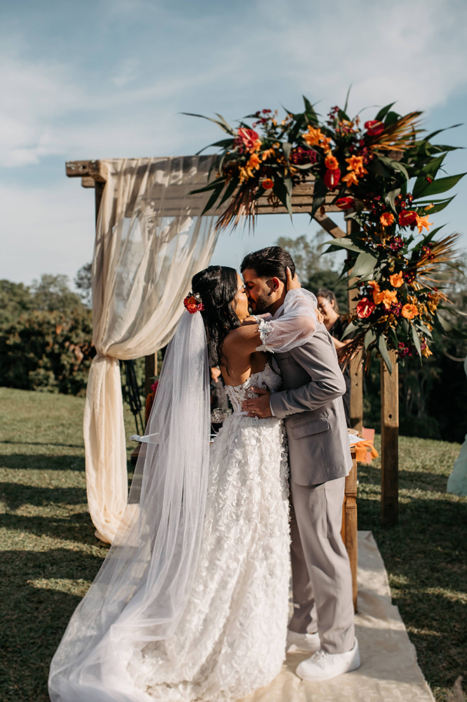 Ariane e Thiago | Casamento abençoado com decoração dos sonhos