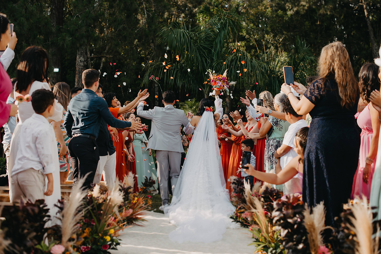 Ariane e Thiago | Casamento abençoado com decoração dos sonhos