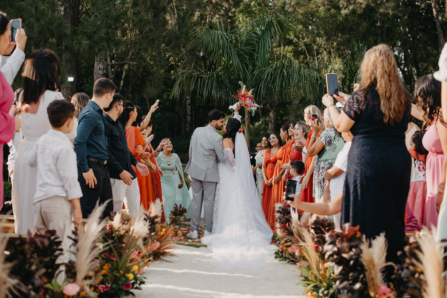 Ariane e Thiago | Casamento abençoado com decoração dos sonhos