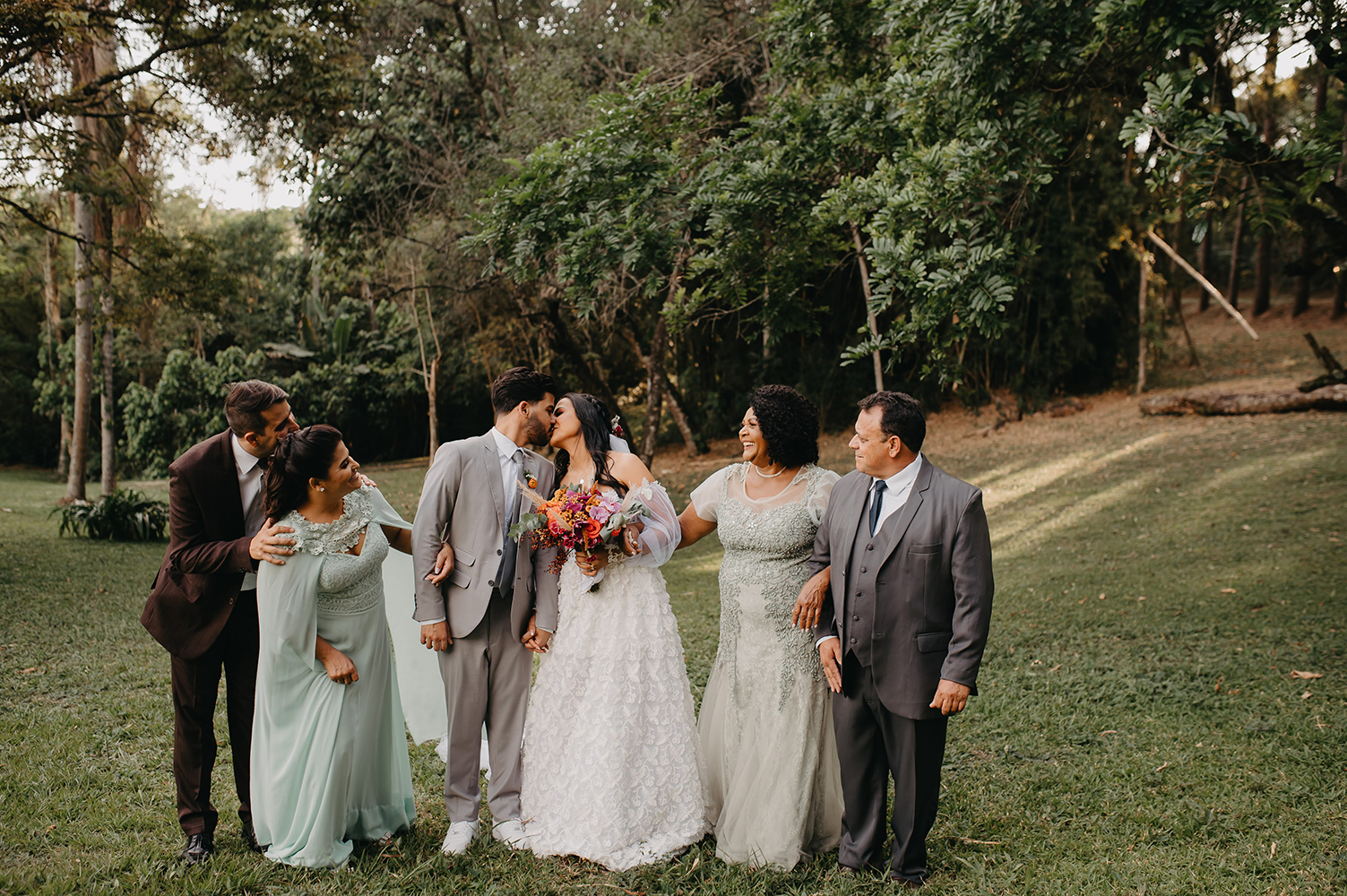 Ariane e Thiago | Casamento abençoado com decoração dos sonhos